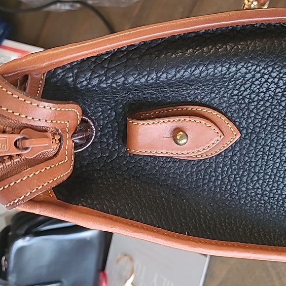 Vintage Dooney and Bourke Satchel - Picture 10 of 10